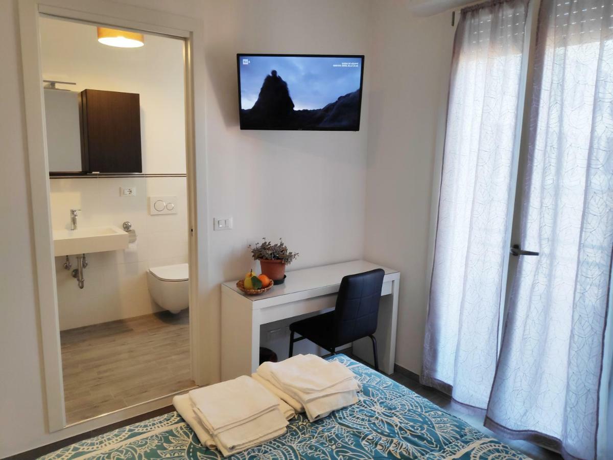 Casadei Guest House Stazione ボローニャ エクステリア 写真